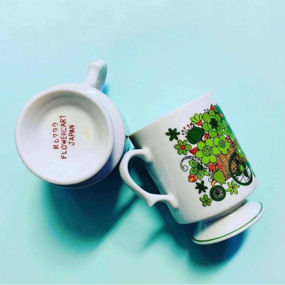 Vintage 1960s floral pedestal mugs